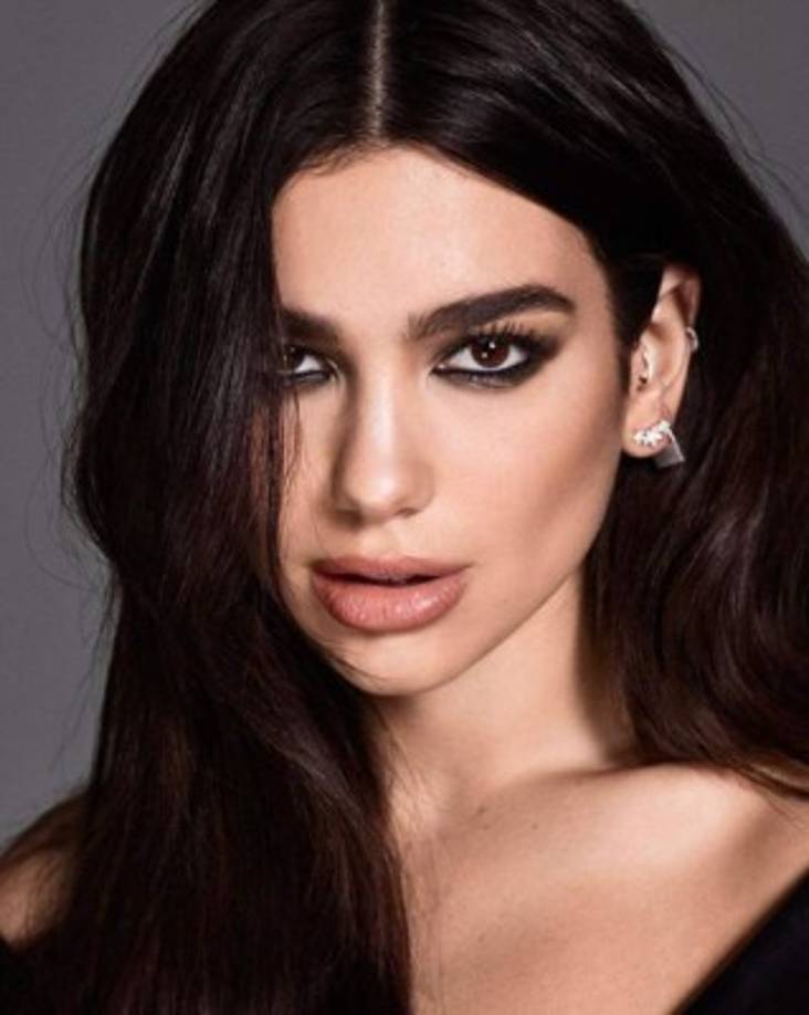 El álbum homónimo de Lupa se lanzó finalmente en junio de 2017 ante críticas mayormente favorables. Bruno Mars y Coldplay la elegirían como artista telonera. Su single 'New Rules' se convirtió #1.