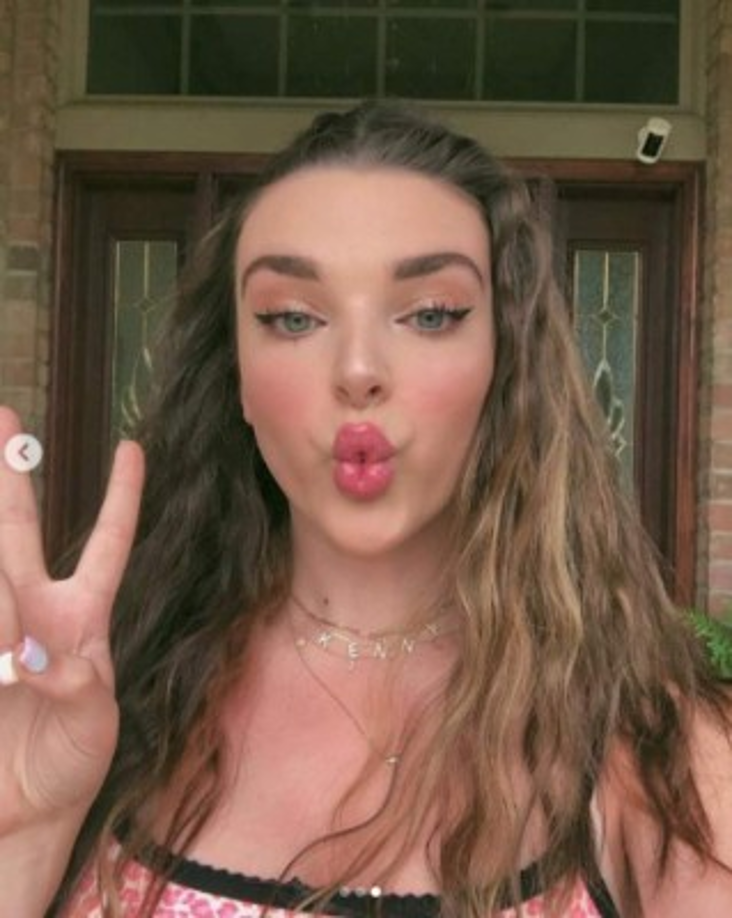 Vertes ha optado por una carrera musical y también ha incursionado en la actuación, además de su profesión como bailarina.