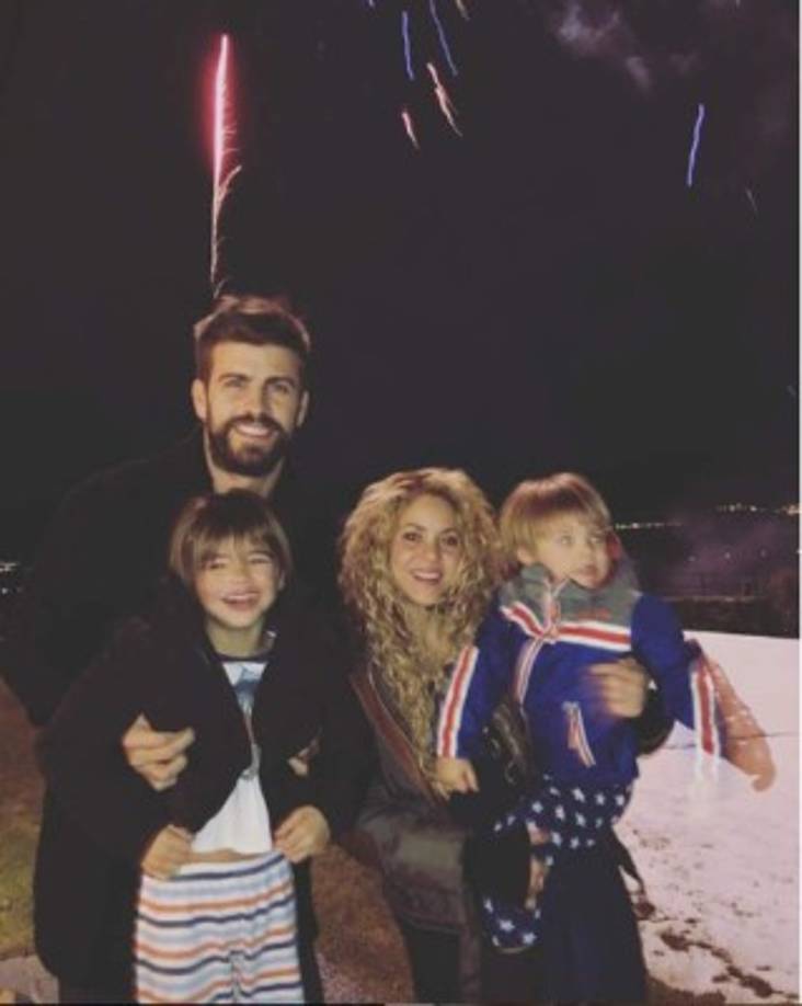 Shakira disfruta actualmente de sus hijos Sasha y Milán, junto al deportista Piqué.