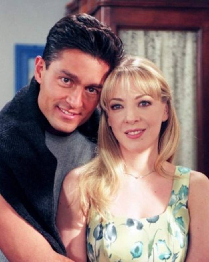 Nunca te olvidaré (1999)<br/><br/>Fernando Colunga y González protagonizaron esta popular novela de Televisa.<br/><br/>Los personajes de ambos, Luis Gustavo y Esperanza, se enamoran de niños, pero la madre de él conspira para separarlos y envía a su hijo a estudiar al extranjero.