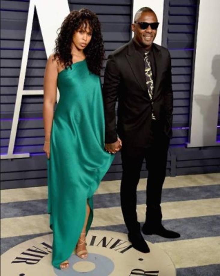 Idris fue visto por primera vez con Sabrina en Manchester en agosto de 2017, pero los informes sugieren que habían estado saliendo en secreto desde marzo de ese año.<br/><br/>