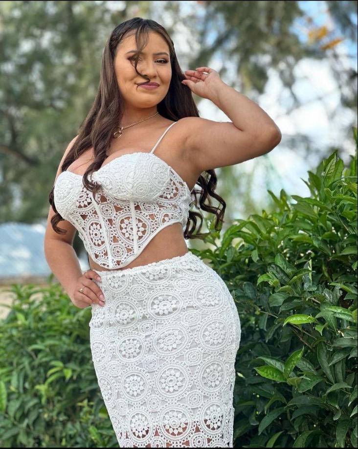 Recientemente Alejandra fue sorprendida en su trabajo con un enorme ramo de rosas. 