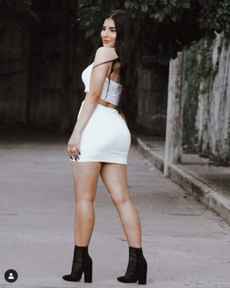 Y es que para que Kimberly pudiera tener permiso de salir con Juan los papás de la youtuber le ponían la condición de que Stefanny fuera con ellos.