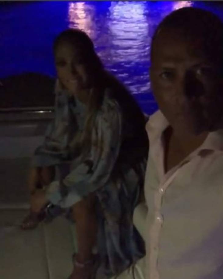 Varios videos e imágenes compartidos por el exjugador de los Yankees, los ha mostrado muy acaramelados.