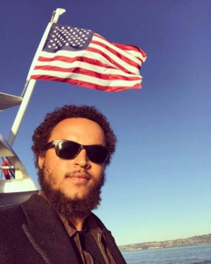 Así luce el hijo de la pareja a sus 22 años.