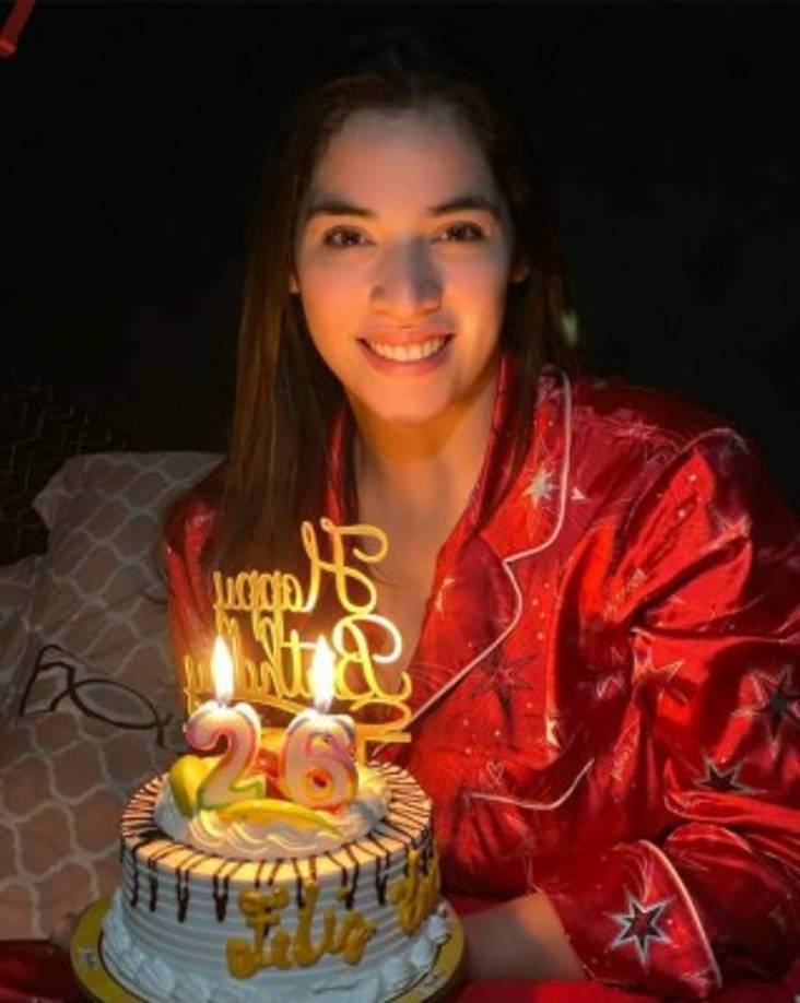 Desde el viernes 20, Carolina fue sorprendida con diversos pasteles como antesala de su cumpleaños número 26.