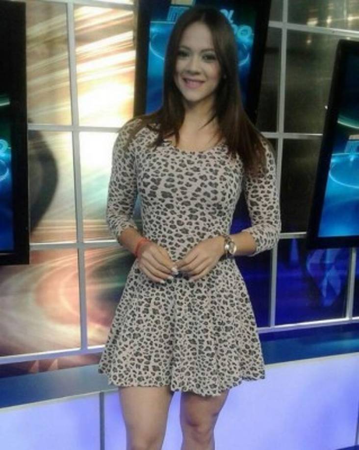 Dice que siempre quiso estudiar periodismo y que su familia le decían que la iban a ver en televisión. <br/>