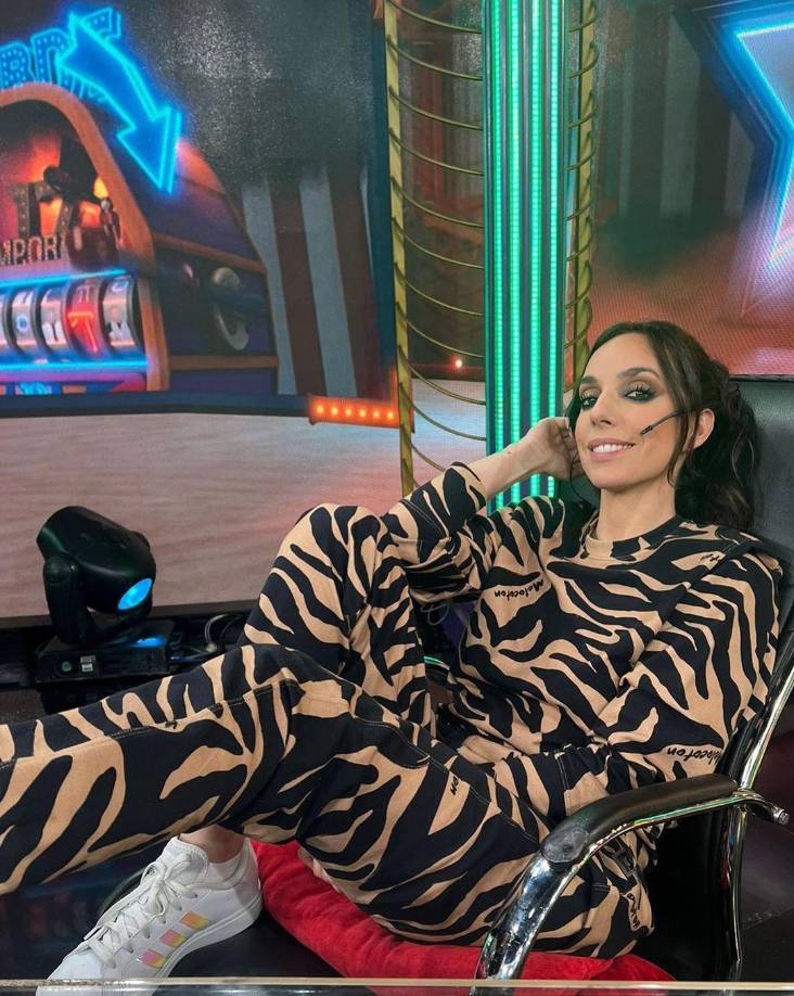 En el video se ve que ella está tomando cerveza, al parecer los dos estaban tomando en privado.