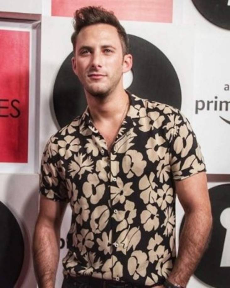 'El Juego de las Llaves' es una serie de Amazon Prime Video que se estrena este 16 de agosto en México y Latinoamérica, trata la historia de cuatro parejas con diferentes contextos y edades que a raíz de un juego de mesa, se intercambian, lo que significa un cambio de mentalidad, una apertura hacia los deseos, miedos y demás sentimientos que giran en torno a una relación.