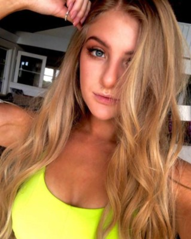 Paige tiene 18 años y acaba de graduarse del colegio, ella vive como cualquier joven norteamericana.