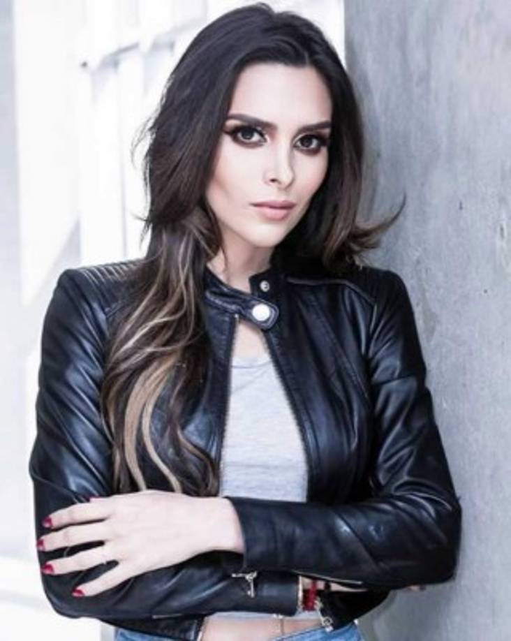 La mexicana Lluvia Carrillo, la chica del clima regiomontana, en su momento se le culpó de ocasionar el rompimiento del matrimonio del futbolista chileno Humberto ‘El Chupete’ Suazo.