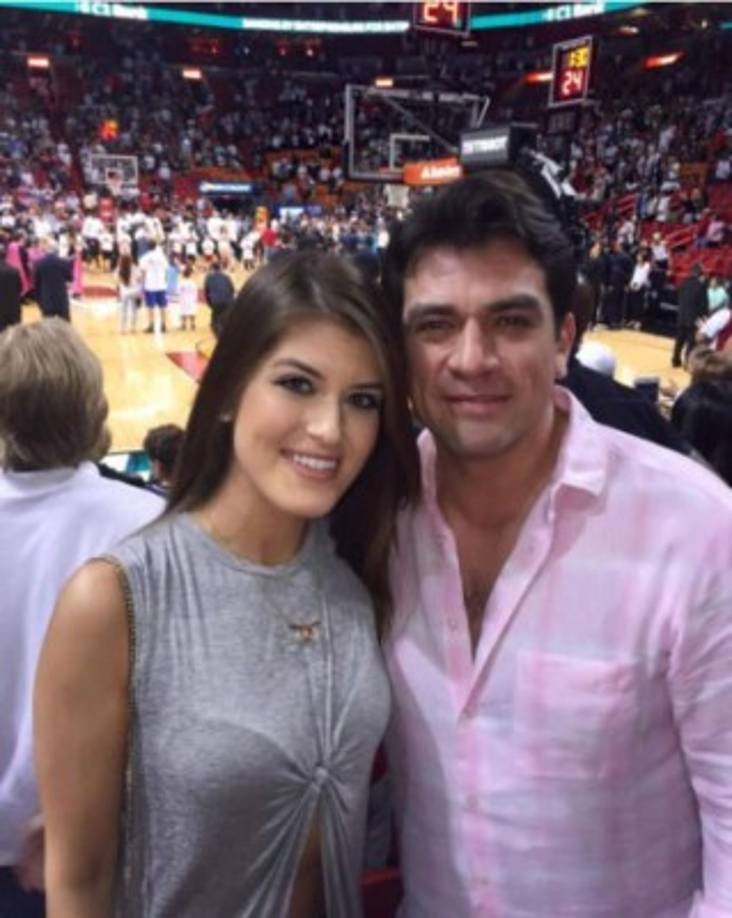 Después de varios años de batallas legales con Cataño para que asumiera sus responsabilidades como padre de Gabriela, Salinas aceptó que era su hija y ha tratado de llevar una buena relación con ella.