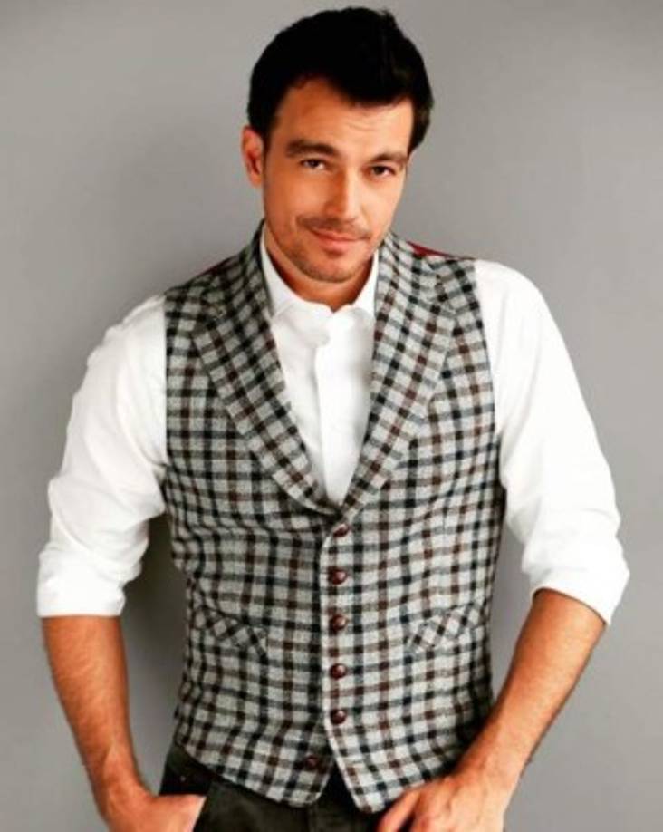 El actor de origen venezolano Luciano de Alessandro también compite por entrar a la lista de los más bellos.