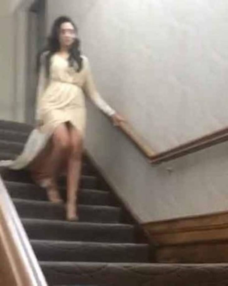 La chica desató gran escándalo tras descubrir al jugador con su amante. Los vecinos fueron testigos de una sonada discusión y de un controvertido espectáculo que ha terminado con la joven cancelando su boda con el futbolista.