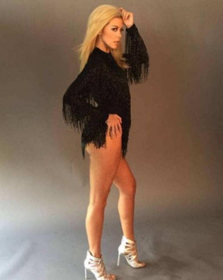 La actriz mexicana compartió en su cuenta de Instagram una imagen de la sesión de fotos para Vanidades en la que mostraba parte de su espalda baja, luciendo un sexy atuendo.