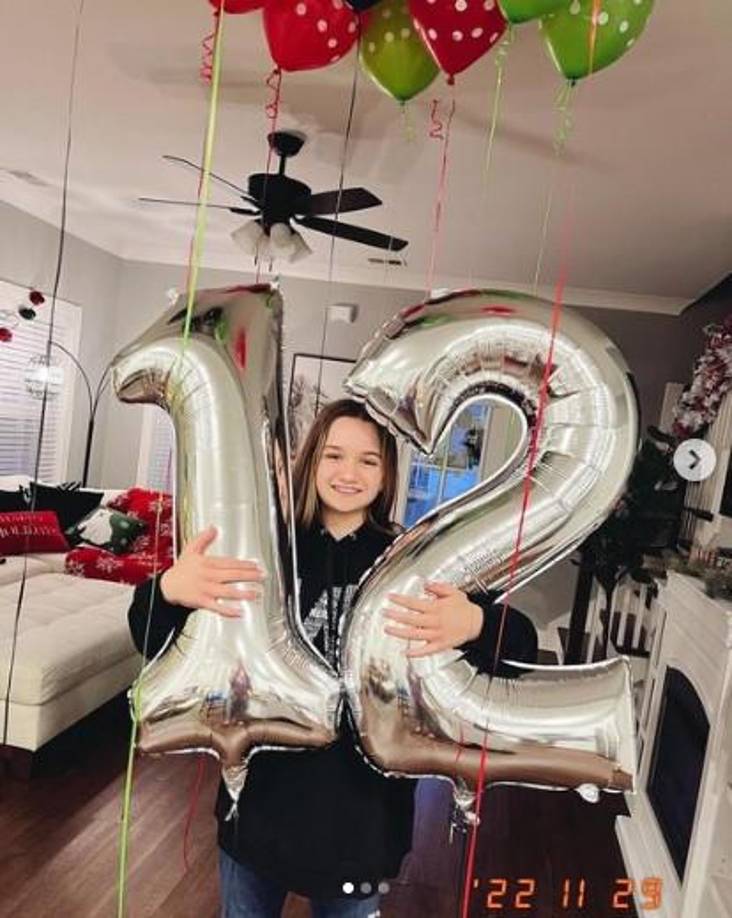 Chloe Clem, ahora de 12 años, está casi irreconocible a medida que se acerca a su adolescencia.