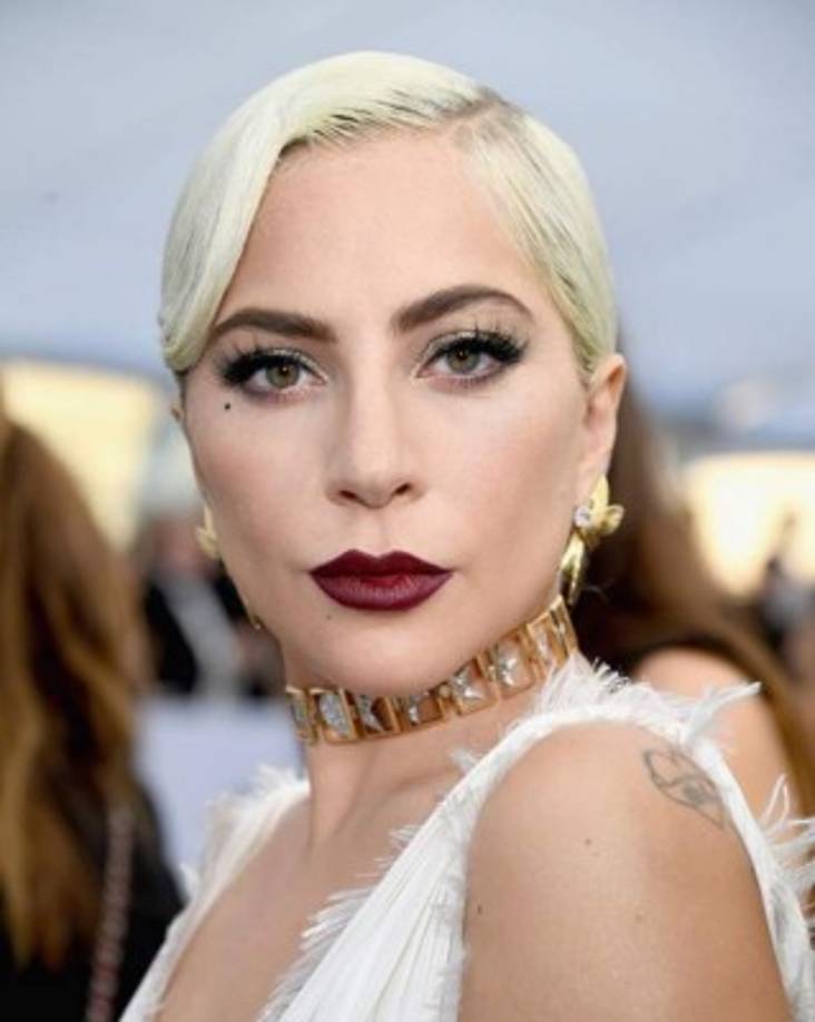 Para febrero de 2017 ya había vendido 31 millones de álbumes y 150 millones de sencillos.