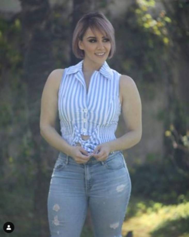 Y luego también agregó: 'Ustedes saben muy bien que no pueden apagar la luz de Jenni Rivera y la mía tampoco porque ustedes no tienen el control sobre el plan de Dios sobre mi vida. Así que yo voy a seguir predicando la palabra, yo voy a seguir dando la motivación a las mujeres abusadas, yo voy a seguir escribiendo libros, aunque no los promuevan y van a ver que Dios de nuevo va a ganar'.