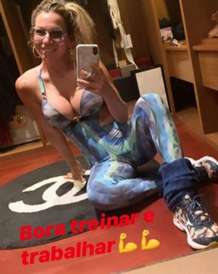 La expareja del jugador carioca, no obstante, se ha mostrado bastante tranquila tras la noticia. Tan es así que, en un reciente video con miles de visitas en YouTube, aparece bailando alegremente <br/>