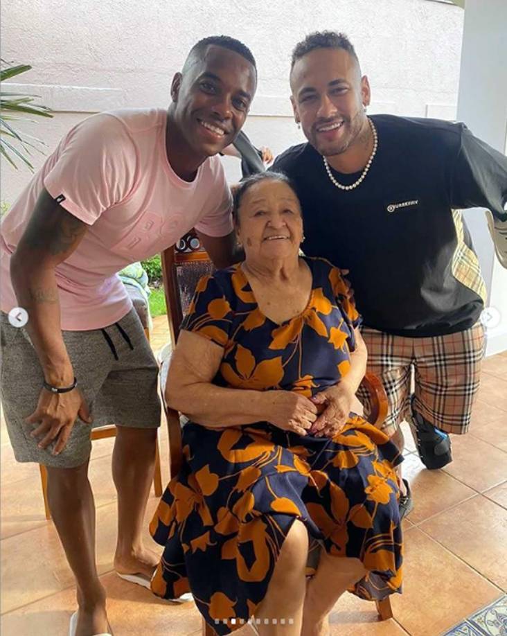 Neymar también llevó a su visita a Robinho.