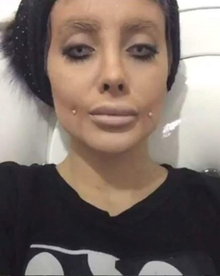 Tabar desmintió estas afirmaciones y reveló que su aspecto en las polémicas imágenes se debe al maquillaje y los retoques en Photoshop.