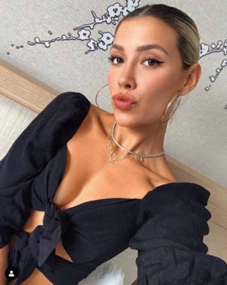 De ser la hija oculta pasó a convertirse en una Blogger influyente del mundo de la moda, con más de 700 mil seguidores en sus redes sociales y con su blog Stereotypemess.com.
