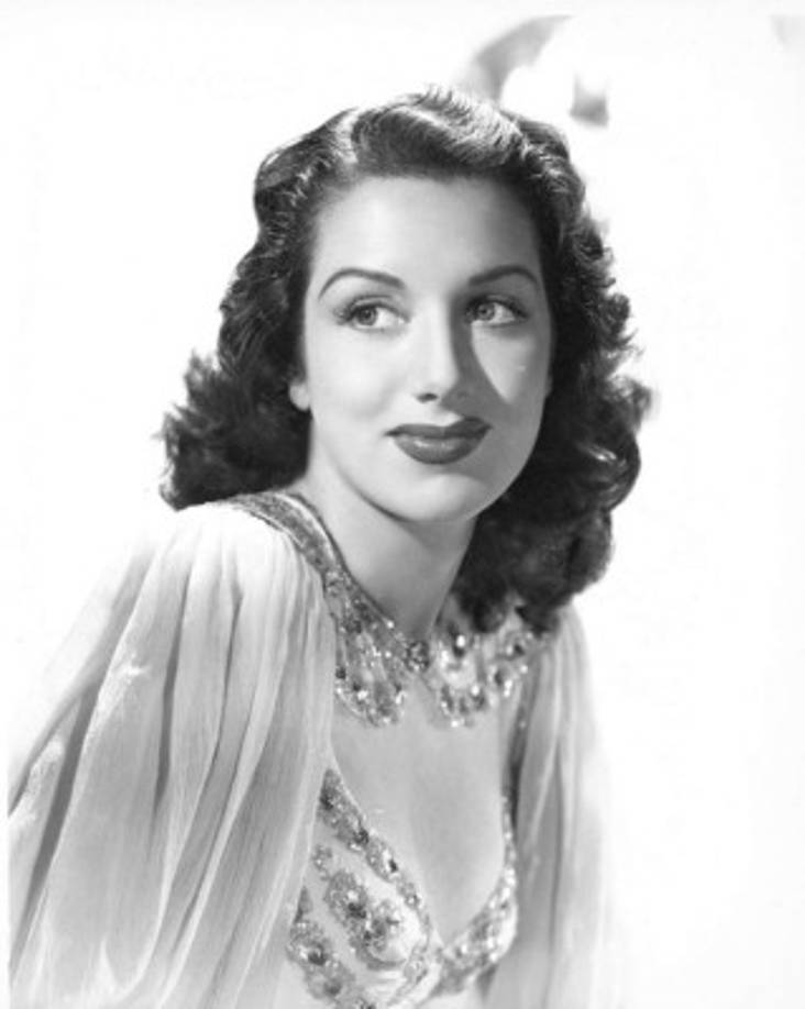 Otro escándalo fue el que ocurrió con la estrella Pat Kirkwood en 1948, con quien, según varios tabloides, habría mantenido una profunda relación mientras la Reina estaba embarazada del heredero al trono, hecho que se documenta veladamente en la serie The Crown.