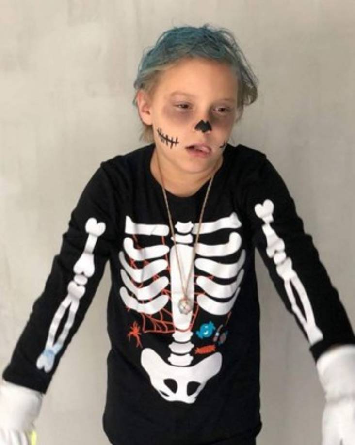 El brasileño Neymar ha disfrazado a su hijo Davi Lucca como un esqueleto, tal y como ha mostrado en las redes sociales.