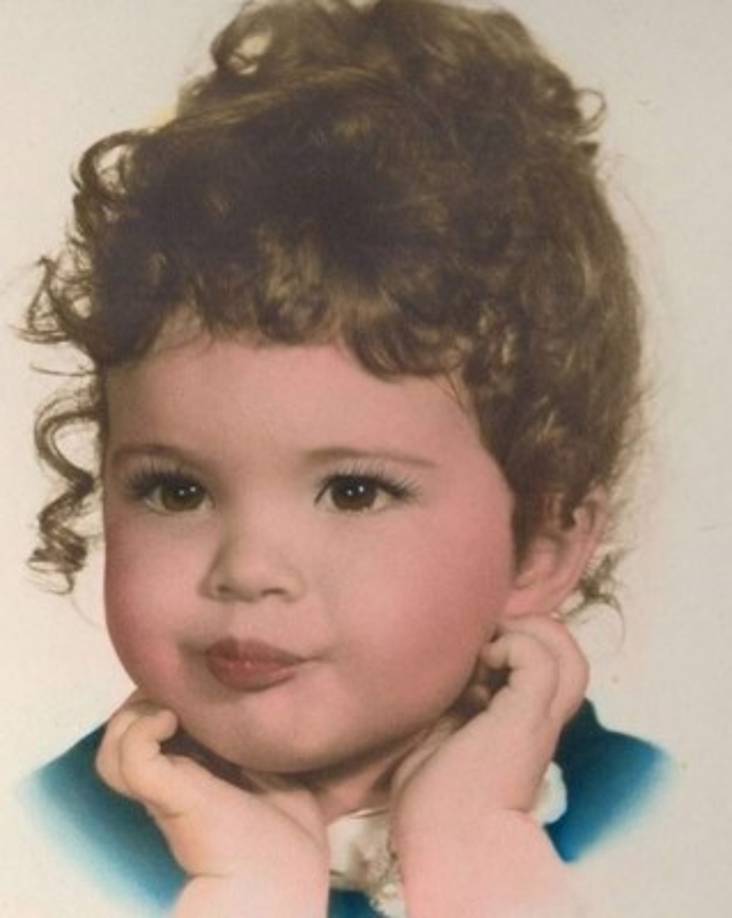 Desde muy pequeñita Lucero ha tenido un ángel que a todos les ha fascinado. A la corta edad de 10 años comenzó su carrera como Lucerito en los programas de variedades de televisión: Alegrías de mediodía y Chiquilladas de Televisa.