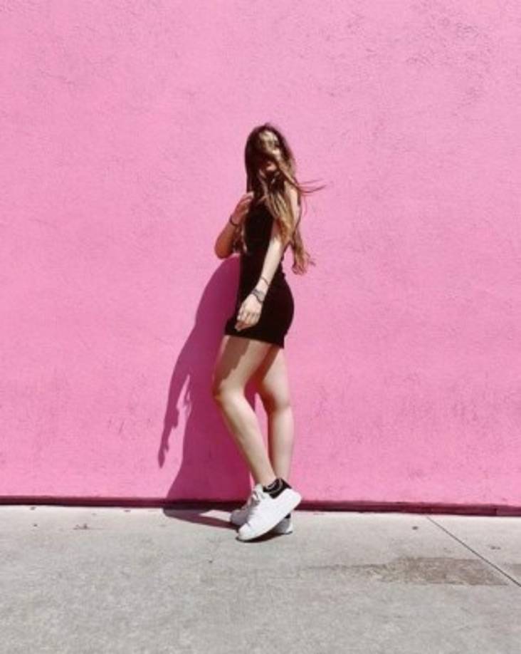 Ella ha crecido de forma muy discreta y alejada de los eventos de Alejandro Fernández.<br/><br/>