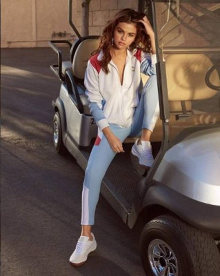 La ex de Justin Bieber provocó furor y es que se dejó ver como en muy pocas ocasiones, posando en bikini y con su rostro al natural.