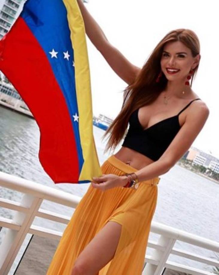 Desde pequeña Gretchen cantaba y escribía sus propias canciones; siguiendo sus sueños se mudó a Miami, Estados Unidos, cuando tenía apenas 15 años para adentrarse en el mundo del espectáculo.