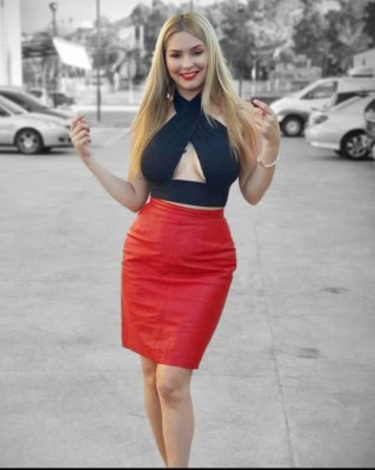 Además de la TV, Elyza es una apasionada al diseño. 'Me gusta diseñar y tengo una tienda en línea que lleva mi nombre. Mi emprendimiento ocupa 2 horas de mi día casi siempre', expresó.