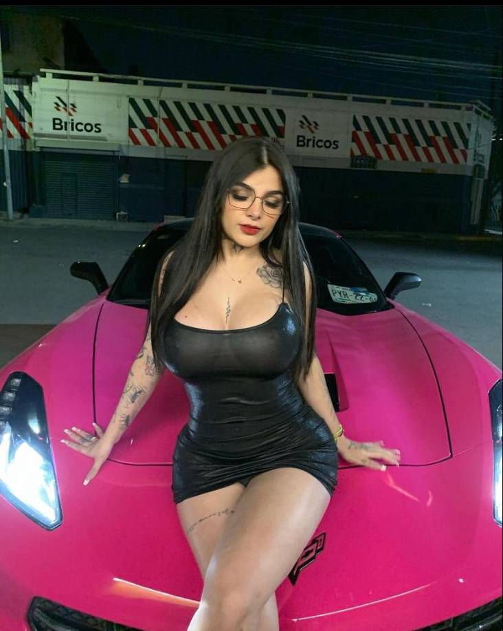 Karely Ruiz fue la encargada de confirmar que sí era ella la mujer que aparece en el video, así como que este material había sido publicado en su cuenta de OnlyFans, posteriormente, realizó un live en su cuenta de Facebook donde habló de lo sucedido.