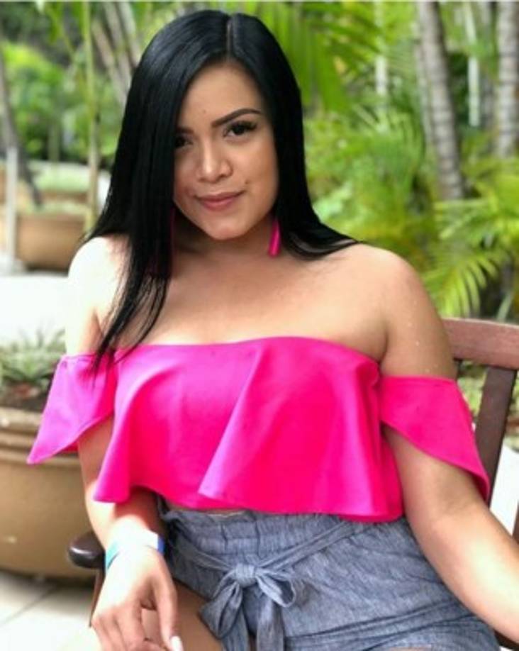 Pamela Canales - La presentadora en el programa Fútbol de Primera por TDTV estuvo disfrutando del Feriado en Tela.