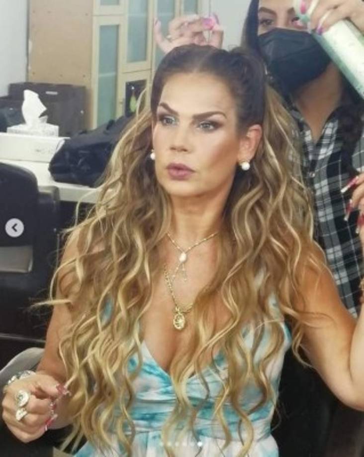 “Yo dejaría que me tocara, pero además viniendo de él, con las canciones que canta, con lo bello que canta, yo sí dejo que me la toque pero que me cante dos o tres canciones”, dijo entre risas al hablar del escándalo que protagonizó Vicente Fernández. <br/>