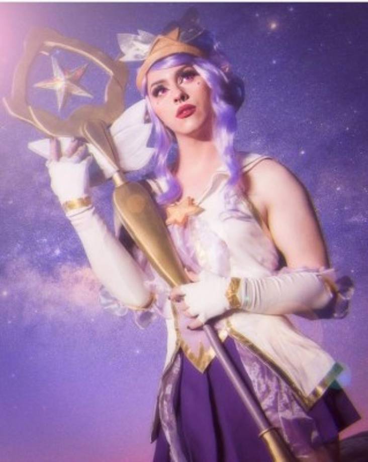 Según la prensa argentina, Estanislao es gran admirador del animé japonés, el joven de 24 años suele asistir a fiestas y eventos en la noche porteña disfrazado de algún personaje y cuenta con un apodo que ya es famoso en Buenos Aires.