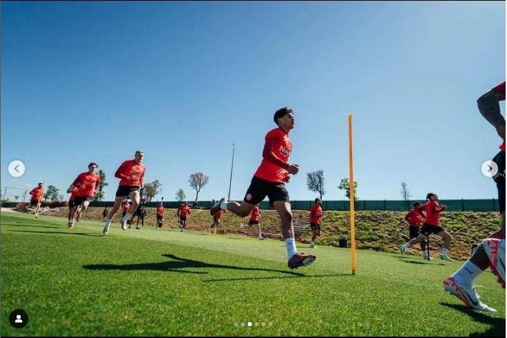 Richard Martínez entrenando con el primer equipo del Girona.
