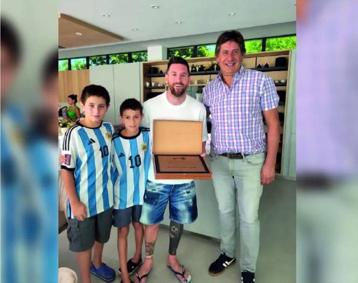 “Eligió Argentina para jugar y eligió Funes para vivir. Nos hizo muy felices a todos los argentinos. Gracias por tanto”, remarcó el funcionario en su cuenta de Instagram.