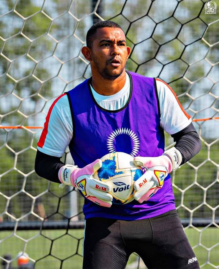 José Mendoza vuelve al Olimpia para buscar una oportunidad en el arco.