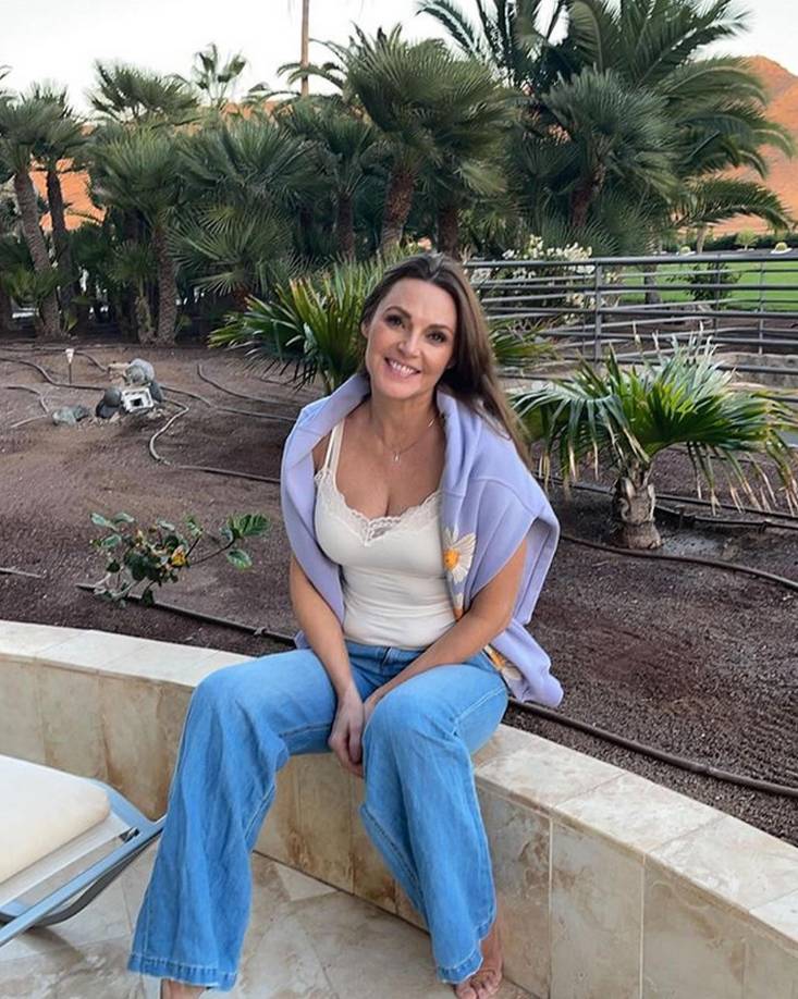 Mona Grudt, Miss Universo en 1990, fue otra de las 15 famosas a las que mandó el mismo mensaje el futbolista noruego John Arne Riise.