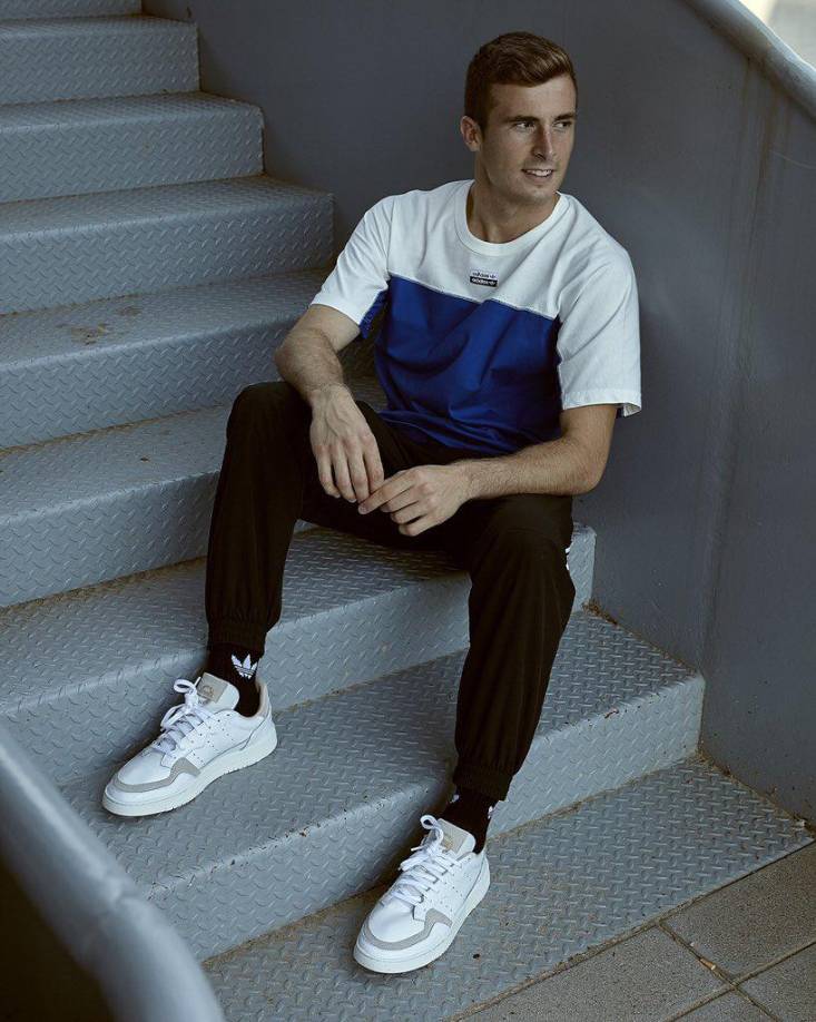 Iñaki Peña: Es un joven portero que desea tener minutos y el FC Barcelona analiza cederlo a préstamo. Se menciona que el Galatasaray podría ser su nuevo destino.