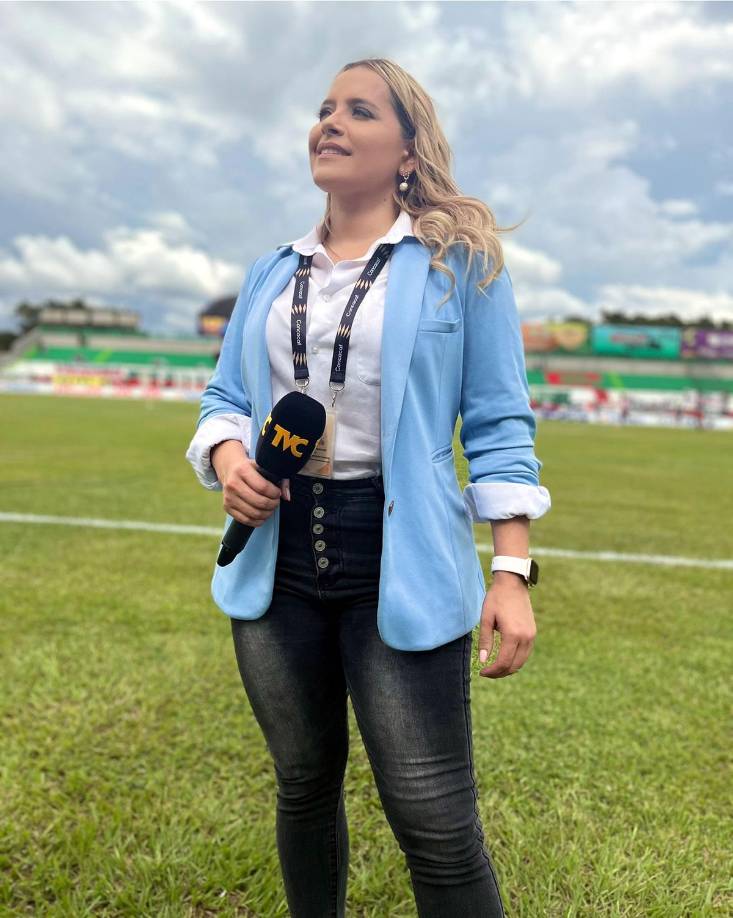 La guapa Tanya Rodríguez, presentadora de Televicentro, también adornó la jornada.