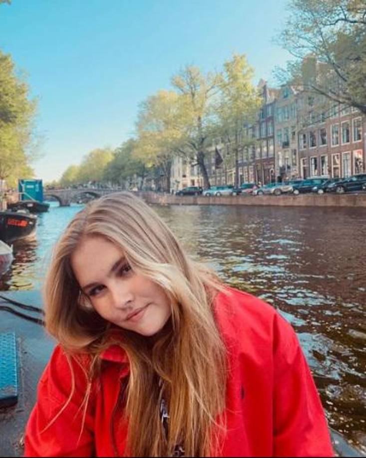 “El crimen organizado es un problema importante en Países Bajos, que parece fuera de control”, señaló el periodista. Pero la familia real holandesa ciertamente no esperaba, según Rick Evers, que Amalia formase parte algún día de los objetivos.