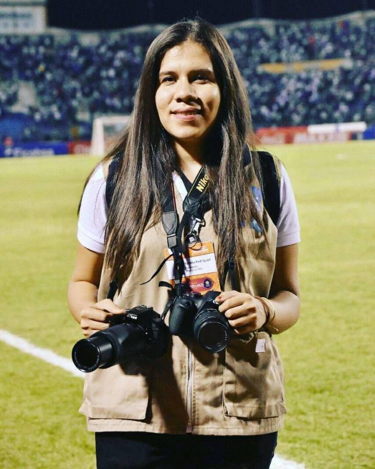 Yaridia Rodríguez, una de las primeras fotografas deportivas de Honduras.