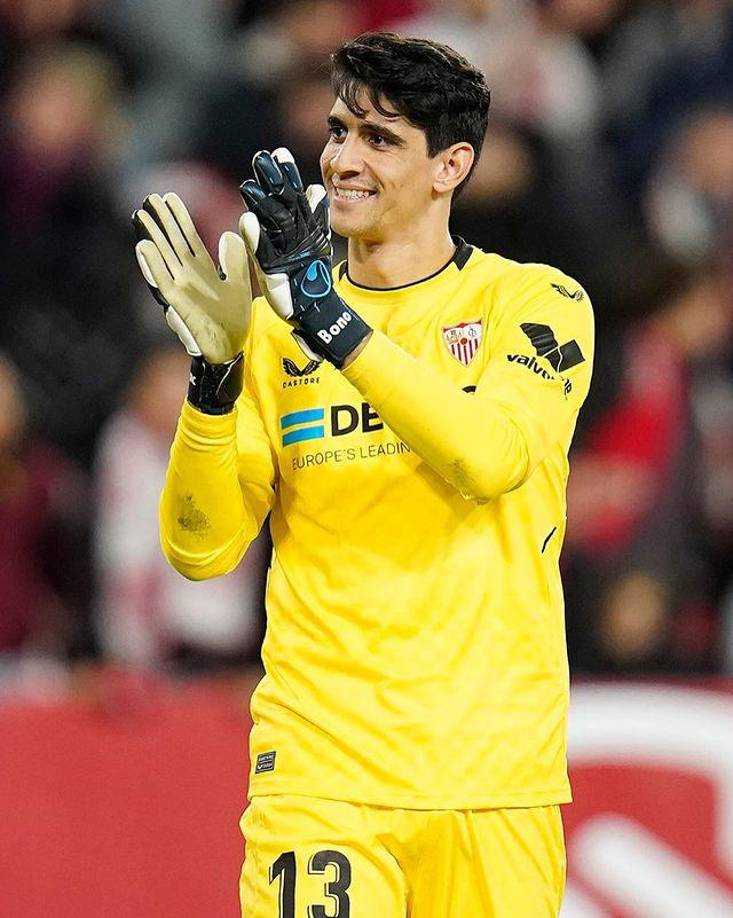 Según informa ‘FootMercato’, el Sevilla habría exigido 20 millones por Bono, sin embargo el PSG ofrece 12 millones por el arquero.