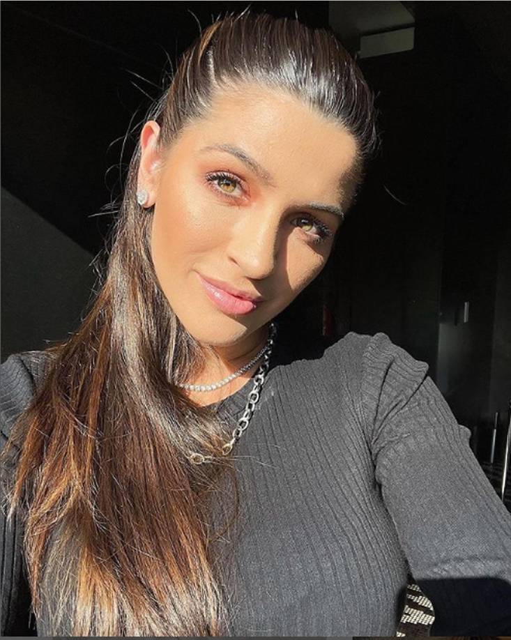 Natália Loewe - Es la esposa de Alison Becker, portero brasileño del Liverpool.