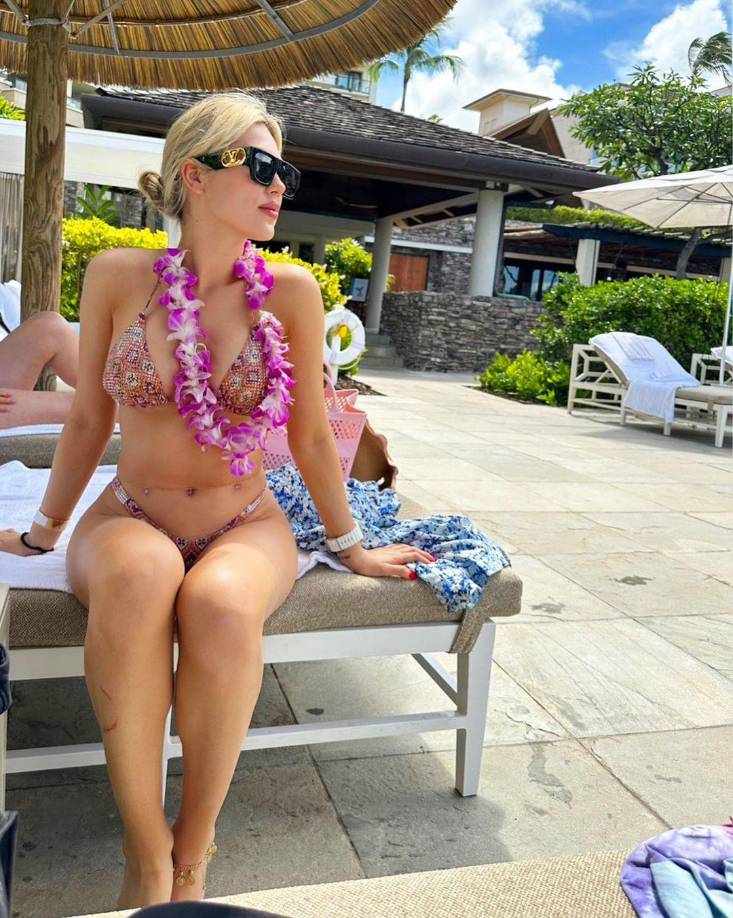 Por este mismo medio, a veces comparte transmisiones en vivo a lado de su esposo Saúl ‘Canelo’ Álvarez.