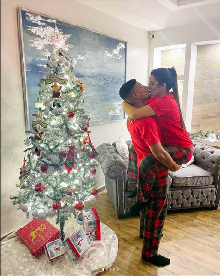 Bryan Acosta, que se quedó sin equipo tras no renovar con el FC Dallas de la MLS, pasó la navidad junto a su mujer Mavis Molina Hernández.