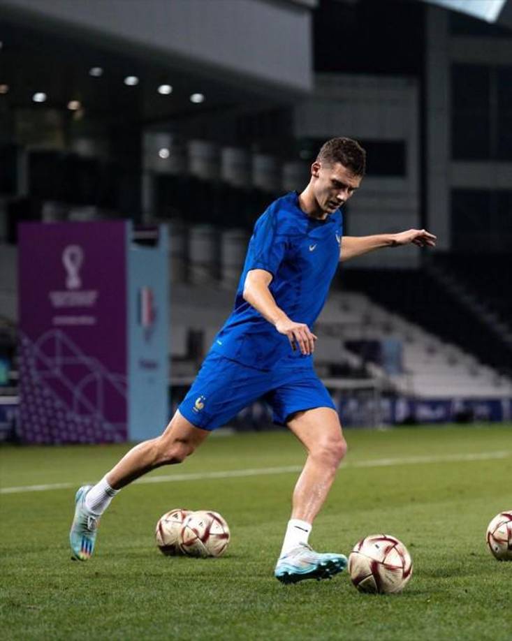El equipo de Deschamps se entrenó a puerta cerrada en las instalaciones del Al Sadd.